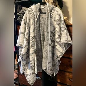 Torrid Black and White Hooded Ruana